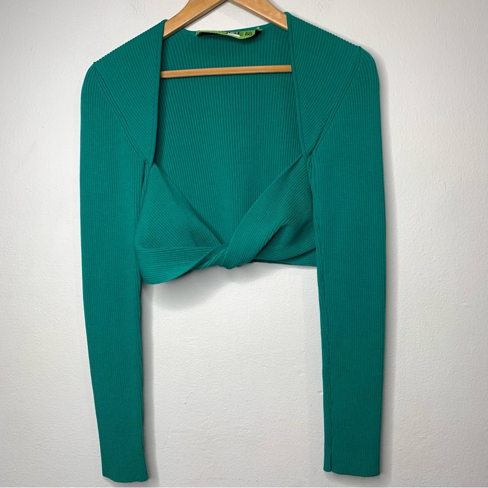 Gauge81 Knitted Twisted Front Long Sleeves Crop Top Green